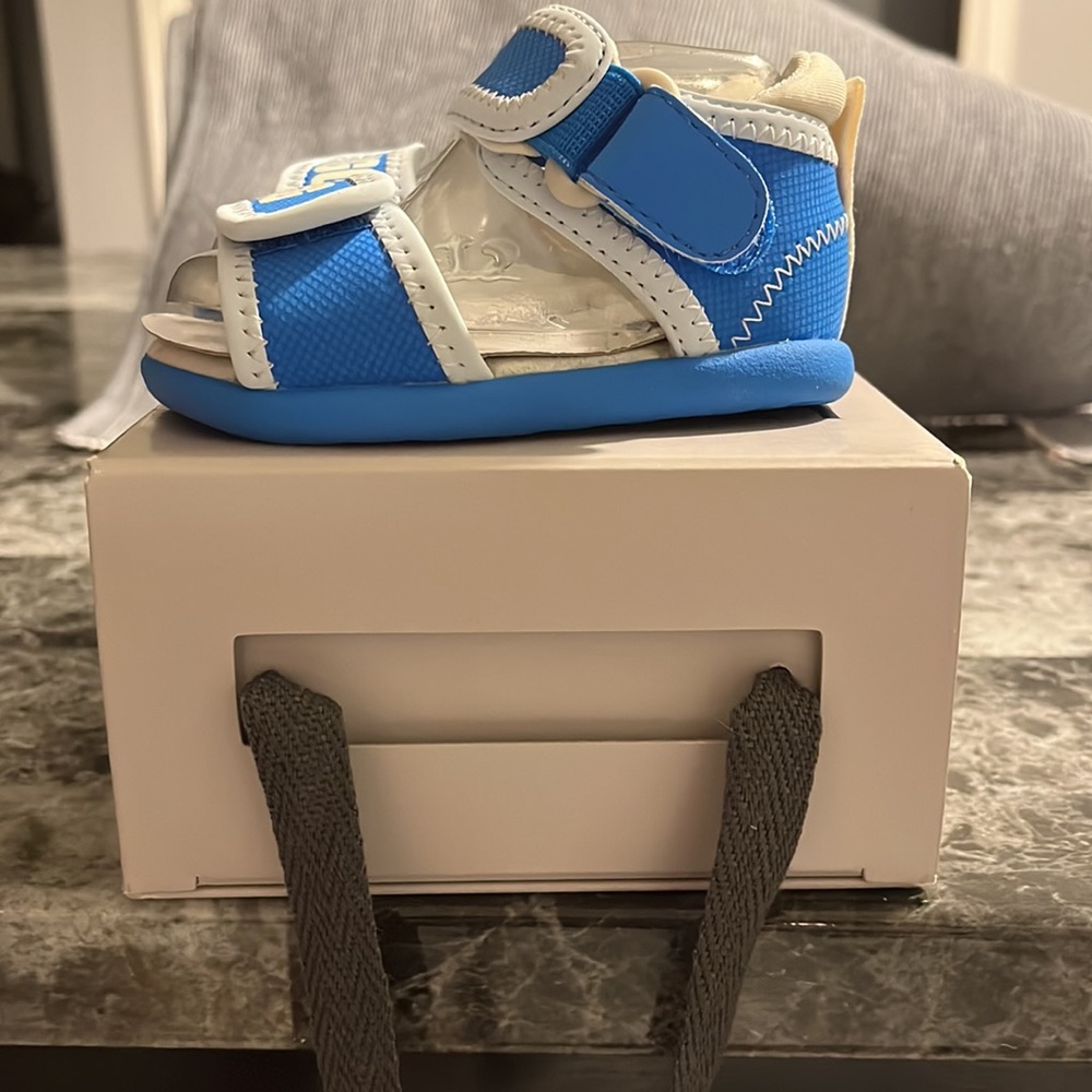 UGG Infant Toddler girls blue sandals, size 02/03-Xs - Picture 4 of 7